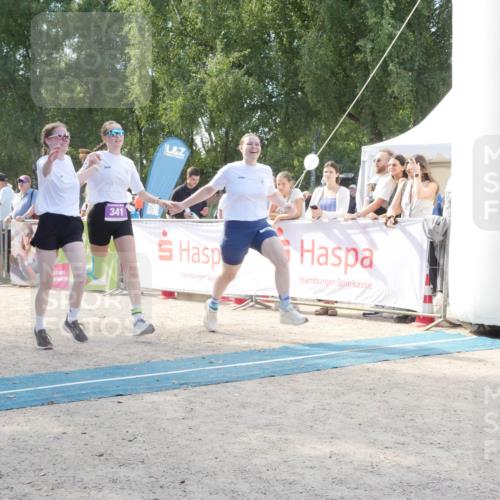 07.09.2025 - 19. Norderstedt Triathlon Zöllner http://msf.ph/oto/8789061 07.09.2025 13:59:51 Ziel 341, 354 meine-sportfotos.de