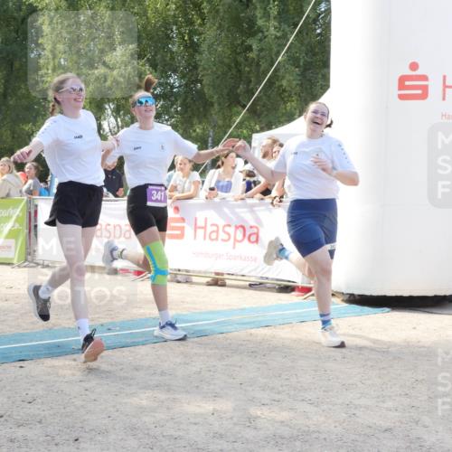 07.09.2025 - 19. Norderstedt Triathlon Zöllner http://msf.ph/oto/8789064 07.09.2025 13:59:52 Ziel 341, 354 meine-sportfotos.de