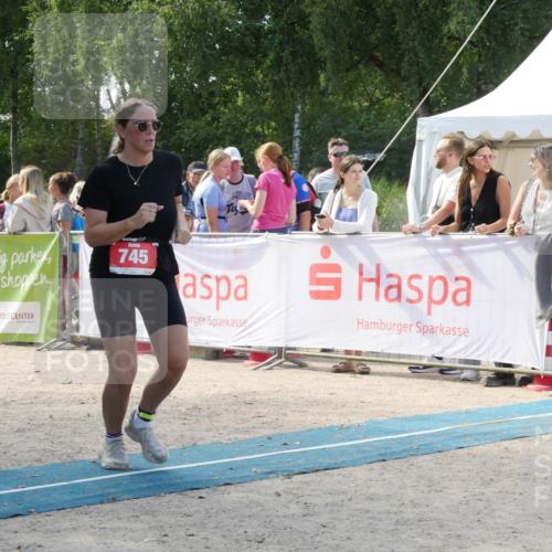 07.09.2025 - 19. Norderstedt Triathlon Zöllner http://msf.ph/oto/8789100 07.09.2025 14:00:49 Ziel 745 meine-sportfotos.de
