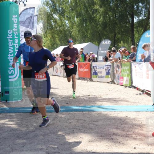 07.09.2025 - 19. Norderstedt Triathlon Zöllner http://msf.ph/oto/8789171 07.09.2025 13:48:47 Ziel 153, 264, 334, 1292, 1344 meine-sportfotos.de