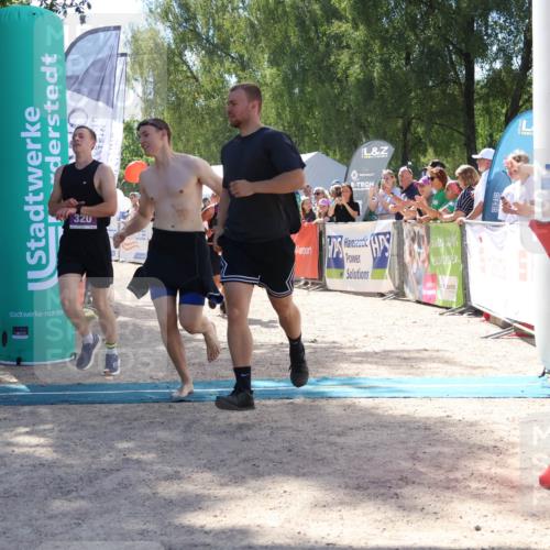 07.09.2025 - 19. Norderstedt Triathlon Zöllner http://msf.ph/oto/8789214 07.09.2025 13:49:25 Ziel 320, 789 meine-sportfotos.de