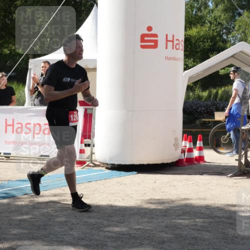 07.09.2025 - 19. Norderstedt Triathlon Zöllner http://msf.ph/oto/8789269 07.09.2025 14:16:01 Ziel 1215 meine-sportfotos.de
