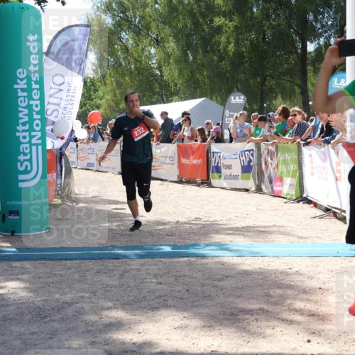 07.09.2025 - 19. Norderstedt Triathlon Zöllner http://msf.ph/oto/8789277 07.09.2025 13:50:29 Ziel 232 meine-sportfotos.de