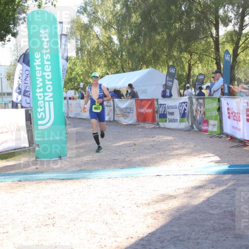07.09.2025 - 19. Norderstedt Triathlon Zöllner http://msf.ph/oto/8789377 07.09.2025 16:17:17 Ziel 444, 967 meine-sportfotos.de