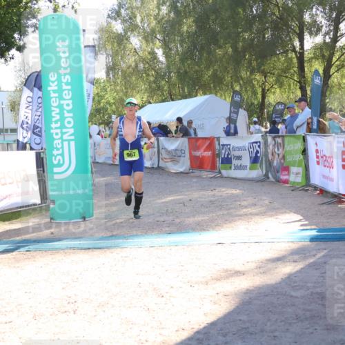07.09.2025 - 19. Norderstedt Triathlon Zöllner http://msf.ph/oto/8789380 07.09.2025 16:17:17 Ziel 444, 967 meine-sportfotos.de