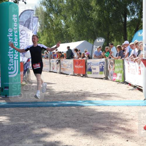 07.09.2025 - 19. Norderstedt Triathlon Zöllner http://msf.ph/oto/8789386 07.09.2025 13:51:22 Ziel 219, 1356 meine-sportfotos.de