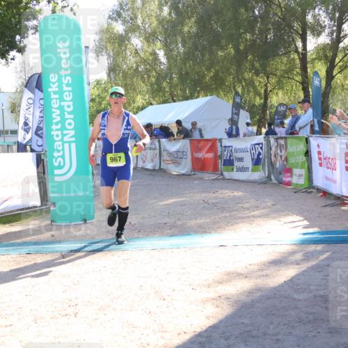 07.09.2025 - 19. Norderstedt Triathlon Zöllner http://msf.ph/oto/8789391 07.09.2025 16:17:18 Ziel 444, 967 meine-sportfotos.de