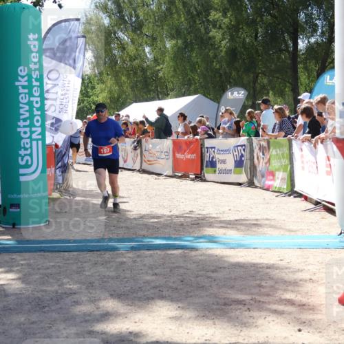 07.09.2025 - 19. Norderstedt Triathlon Zöllner http://msf.ph/oto/8789421 07.09.2025 13:51:33 Ziel 197, 317 meine-sportfotos.de