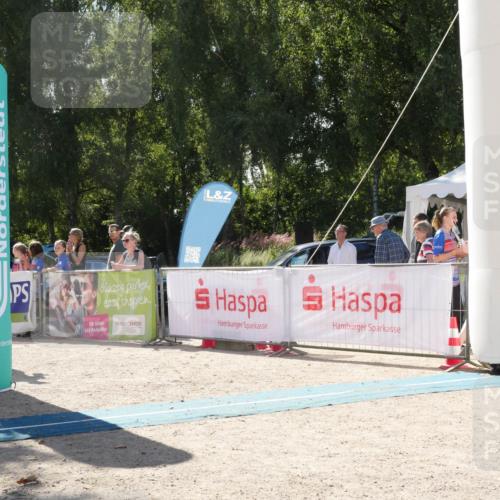 07.09.2025 - 19. Norderstedt Triathlon Zöllner http://msf.ph/oto/8789569 07.09.2025 15:16:15 Ziel 1037, 1038 meine-sportfotos.de
