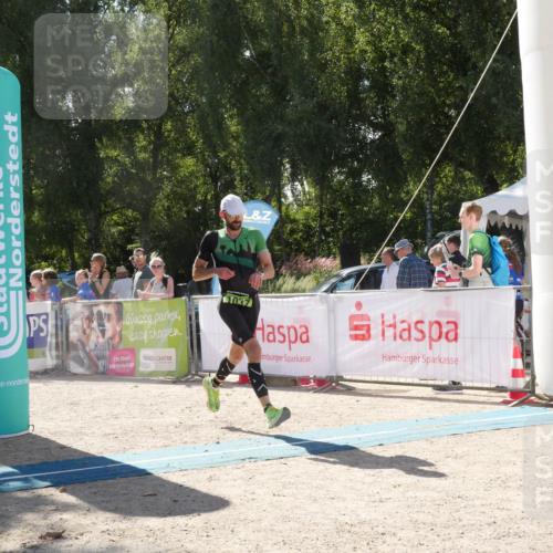 07.09.2025 - 19. Norderstedt Triathlon Zöllner http://msf.ph/oto/8789576 07.09.2025 15:16:16 Ziel 962, 1037, 1038 meine-sportfotos.de