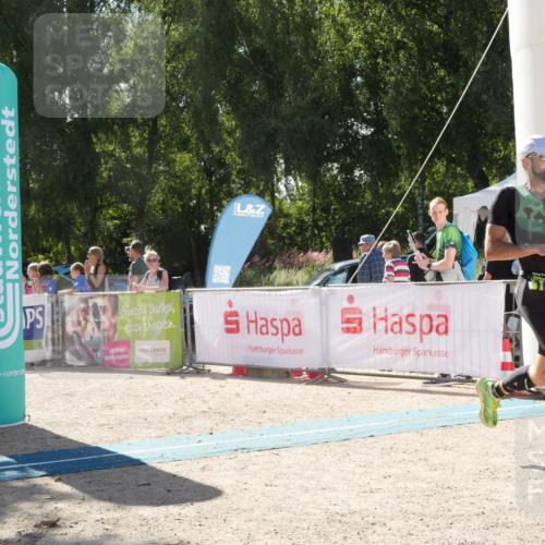 07.09.2025 - 19. Norderstedt Triathlon Zöllner http://msf.ph/oto/8789582 07.09.2025 15:16:17 Ziel 962, 1037, 1038 meine-sportfotos.de