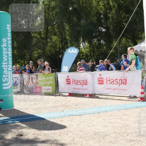 07.09.2025 - 19. Norderstedt Triathlon Zöllner http://msf.ph/oto/8789589 07.09.2025 15:16:20 Ziel 962, 1037, 1038 meine-sportfotos.de