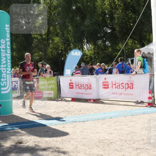 07.09.2025 - 19. Norderstedt Triathlon Zöllner http://msf.ph/oto/8789596 07.09.2025 15:16:21 Ziel 962, 1037, 1038 meine-sportfotos.de