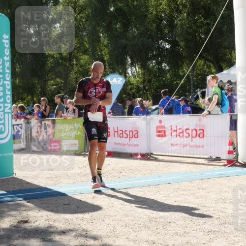 07.09.2025 - 19. Norderstedt Triathlon Zöllner http://msf.ph/oto/8789602 07.09.2025 15:16:21 Ziel 962, 1037, 1038 meine-sportfotos.de