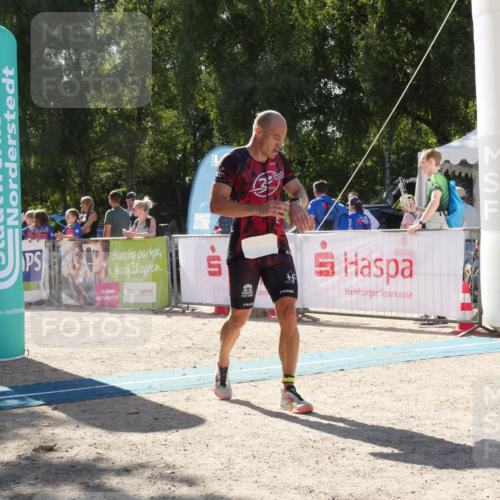 07.09.2025 - 19. Norderstedt Triathlon Zöllner http://msf.ph/oto/8789604 07.09.2025 15:16:22 Ziel 962, 1037 meine-sportfotos.de