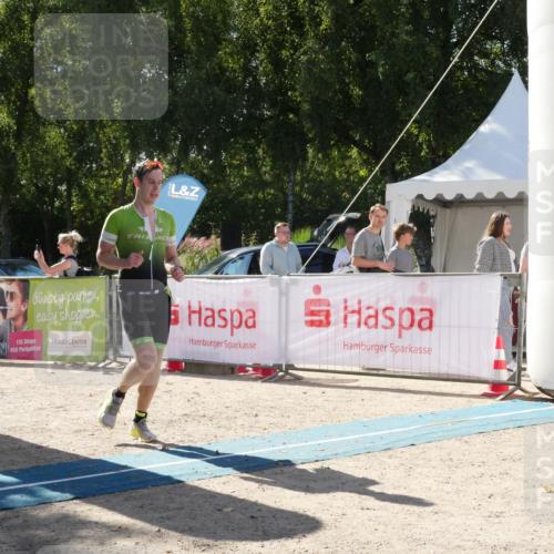 07.09.2025 - 19. Norderstedt Triathlon Zöllner http://msf.ph/oto/8789639 07.09.2025 15:17:53 Ziel 1004 meine-sportfotos.de
