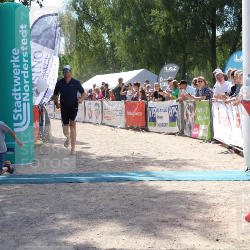 07.09.2025 - 19. Norderstedt Triathlon Zöllner http://msf.ph/oto/8789644 07.09.2025 13:52:53 Ziel 360 meine-sportfotos.de