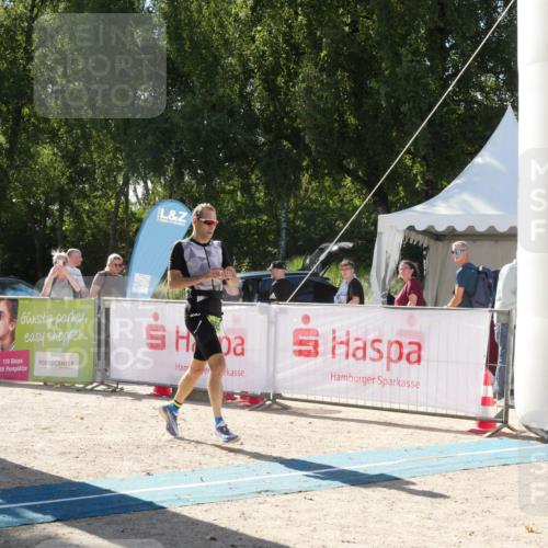 07.09.2025 - 19. Norderstedt Triathlon Zöllner http://msf.ph/oto/8789646 07.09.2025 15:17:59 Ziel 965, 1004 meine-sportfotos.de
