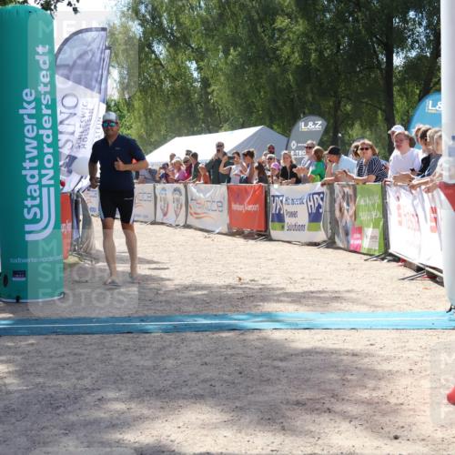 07.09.2025 - 19. Norderstedt Triathlon Zöllner http://msf.ph/oto/8789648 07.09.2025 13:52:54 Ziel 360 meine-sportfotos.de