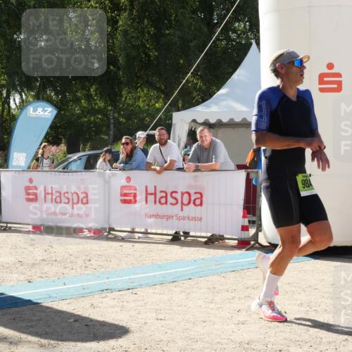 07.09.2025 - 19. Norderstedt Triathlon Zöllner http://msf.ph/oto/8789704 07.09.2025 15:19:23 Ziel 980, 1013 meine-sportfotos.de
