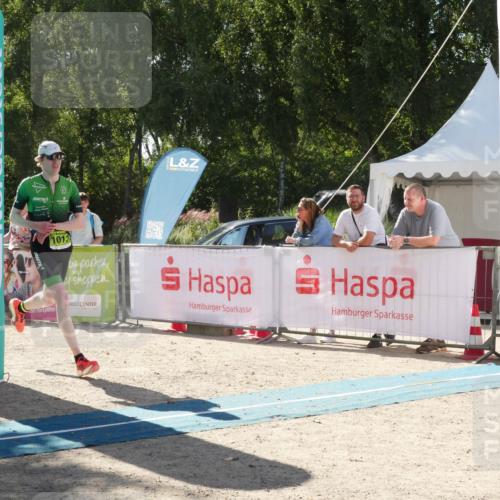 07.09.2025 - 19. Norderstedt Triathlon Zöllner http://msf.ph/oto/8789707 07.09.2025 15:19:27 Ziel 980, 1013 meine-sportfotos.de