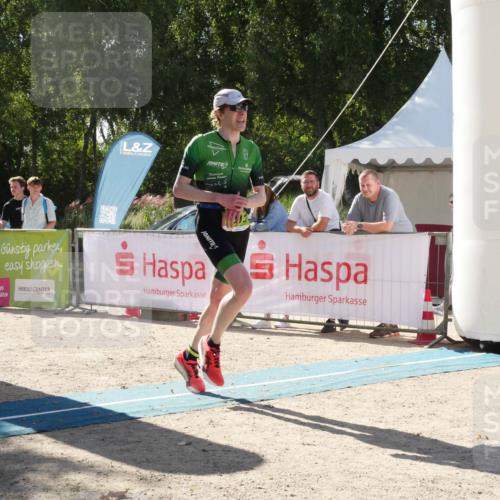 07.09.2025 - 19. Norderstedt Triathlon Zöllner http://msf.ph/oto/8789713 07.09.2025 15:19:28 Ziel 980, 1013 meine-sportfotos.de
