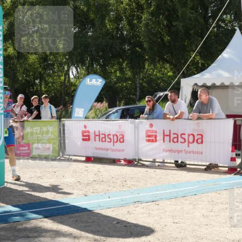 07.09.2025 - 19. Norderstedt Triathlon Zöllner http://msf.ph/oto/8789719 07.09.2025 15:19:51 Ziel 1018 meine-sportfotos.de