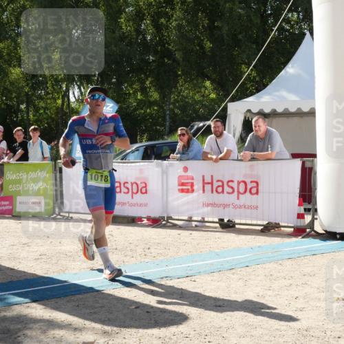 07.09.2025 - 19. Norderstedt Triathlon Zöllner http://msf.ph/oto/8789726 07.09.2025 15:19:52 Ziel 1018 meine-sportfotos.de