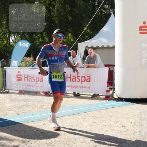 07.09.2025 - 19. Norderstedt Triathlon Zöllner http://msf.ph/oto/8789729 07.09.2025 15:19:52 Ziel 1018 meine-sportfotos.de