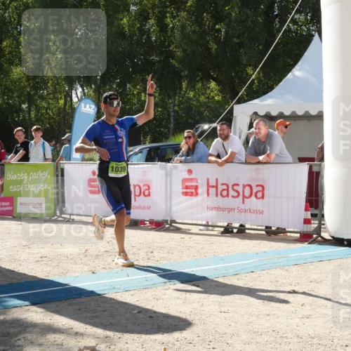 07.09.2025 - 19. Norderstedt Triathlon Zöllner http://msf.ph/oto/8789743 07.09.2025 15:20:18 Ziel 1039 meine-sportfotos.de