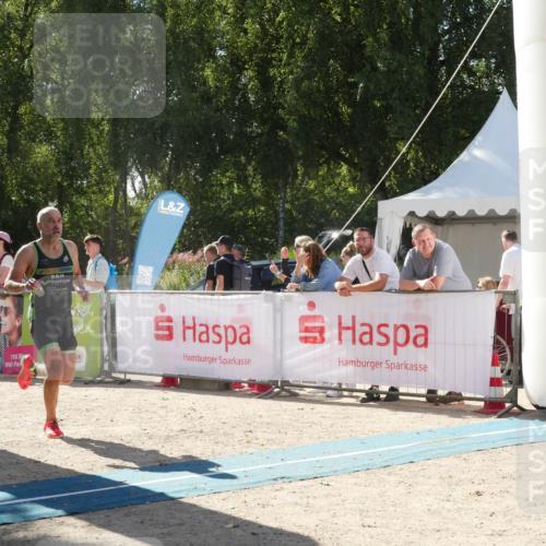 07.09.2025 - 19. Norderstedt Triathlon Zöllner http://msf.ph/oto/8789753 07.09.2025 15:20:35 Ziel 997 meine-sportfotos.de