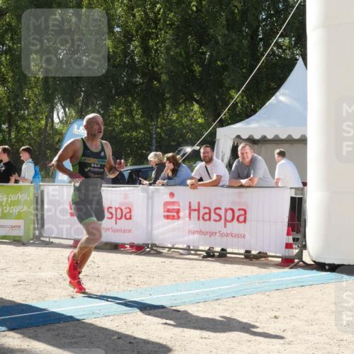 07.09.2025 - 19. Norderstedt Triathlon Zöllner http://msf.ph/oto/8789759 07.09.2025 15:20:35 Ziel 997 meine-sportfotos.de