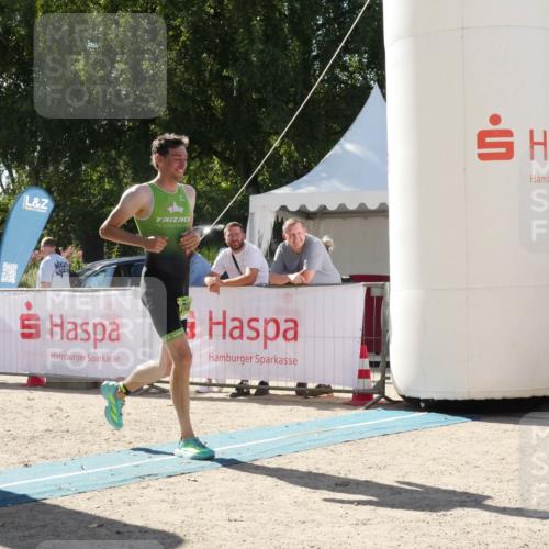 07.09.2025 - 19. Norderstedt Triathlon Zöllner http://msf.ph/oto/8789775 07.09.2025 15:20:44 Ziel 1003 meine-sportfotos.de