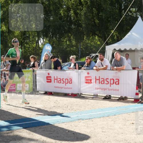 07.09.2025 - 19. Norderstedt Triathlon Zöllner http://msf.ph/oto/8789797 07.09.2025 15:21:50 Ziel 979, 1014 meine-sportfotos.de
