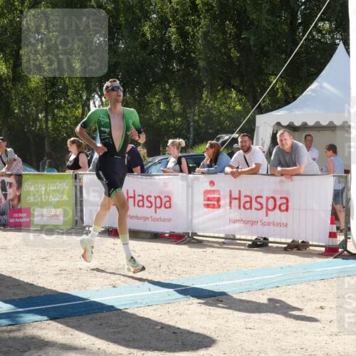 07.09.2025 - 19. Norderstedt Triathlon Zöllner http://msf.ph/oto/8789799 07.09.2025 15:21:51 Ziel 979, 1014 meine-sportfotos.de