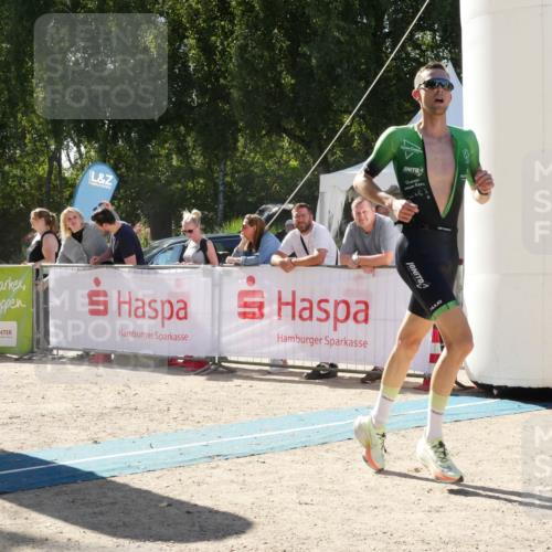 07.09.2025 - 19. Norderstedt Triathlon Zöllner http://msf.ph/oto/8789805 07.09.2025 15:21:51 Ziel 979, 1014 meine-sportfotos.de