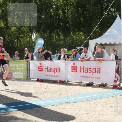 07.09.2025 - 19. Norderstedt Triathlon Zöllner http://msf.ph/oto/8789811 07.09.2025 15:21:53 Ziel 979, 1014 meine-sportfotos.de