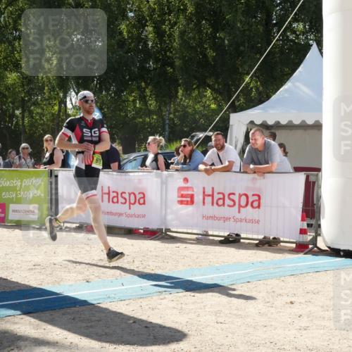 07.09.2025 - 19. Norderstedt Triathlon Zöllner http://msf.ph/oto/8789816 07.09.2025 15:21:54 Ziel 979, 1014 meine-sportfotos.de