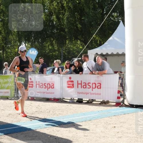 07.09.2025 - 19. Norderstedt Triathlon Zöllner http://msf.ph/oto/8789832 07.09.2025 15:22:11 Ziel 1001 meine-sportfotos.de