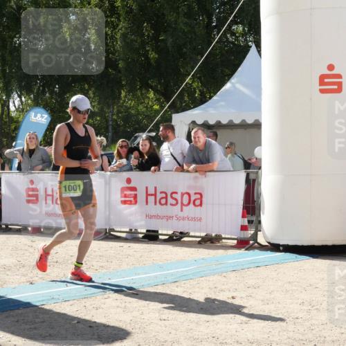 07.09.2025 - 19. Norderstedt Triathlon Zöllner http://msf.ph/oto/8789834 07.09.2025 15:22:12 Ziel 1001 meine-sportfotos.de