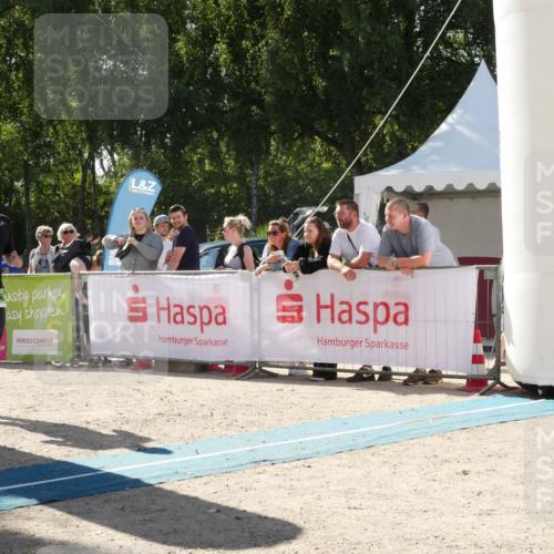 07.09.2025 - 19. Norderstedt Triathlon Zöllner http://msf.ph/oto/8789844 07.09.2025 15:22:25 Ziel 1036 meine-sportfotos.de