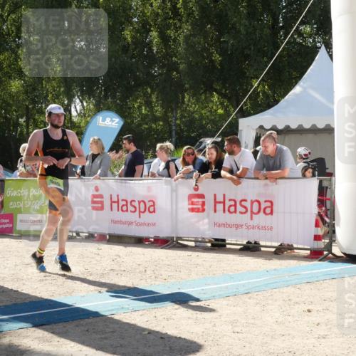 07.09.2025 - 19. Norderstedt Triathlon Zöllner http://msf.ph/oto/8789888 07.09.2025 15:23:12 Ziel 999, 1016 meine-sportfotos.de