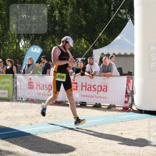 07.09.2025 - 19. Norderstedt Triathlon Zöllner http://msf.ph/oto/8789891 07.09.2025 15:23:12 Ziel 999, 1016 meine-sportfotos.de