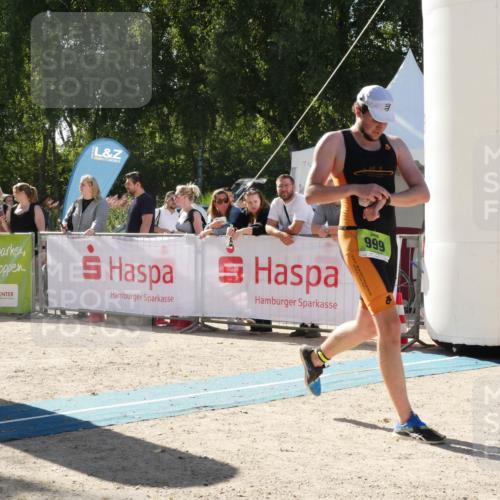07.09.2025 - 19. Norderstedt Triathlon Zöllner http://msf.ph/oto/8789894 07.09.2025 15:23:12 Ziel 999, 1016 meine-sportfotos.de