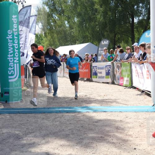 07.09.2025 - 19. Norderstedt Triathlon Zöllner http://msf.ph/oto/8789901 07.09.2025 13:55:07 Ziel 321, 842 meine-sportfotos.de