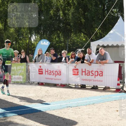 07.09.2025 - 19. Norderstedt Triathlon Zöllner http://msf.ph/oto/8789902 07.09.2025 15:23:14 Ziel 999, 1016 meine-sportfotos.de
