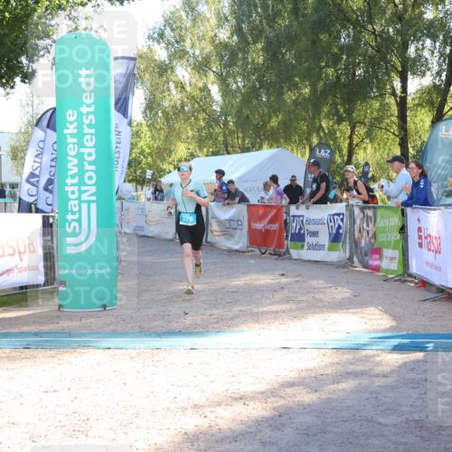 07.09.2025 - 19. Norderstedt Triathlon Zöllner http://msf.ph/oto/8789905 07.09.2025 16:21:40 Ziel 379, 442 meine-sportfotos.de