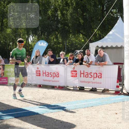 07.09.2025 - 19. Norderstedt Triathlon Zöllner http://msf.ph/oto/8789906 07.09.2025 15:23:15 Ziel 999, 1016 meine-sportfotos.de