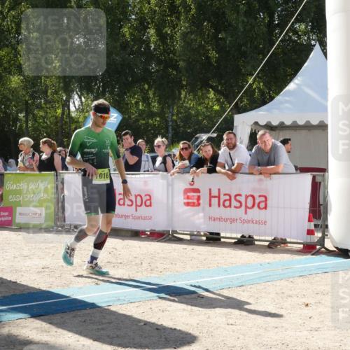 07.09.2025 - 19. Norderstedt Triathlon Zöllner http://msf.ph/oto/8789911 07.09.2025 15:23:15 Ziel 999, 1016 meine-sportfotos.de