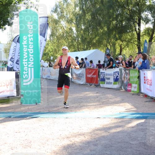 07.09.2025 - 19. Norderstedt Triathlon Zöllner http://msf.ph/oto/8789926 07.09.2025 16:21:57 Ziel 504, 541 meine-sportfotos.de
